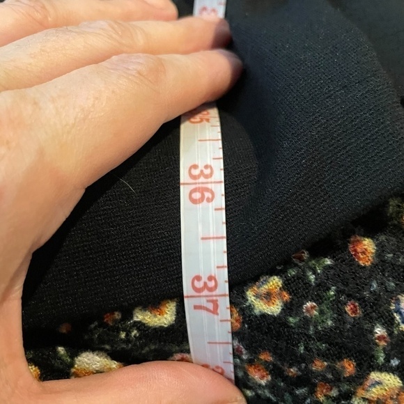 Sleeveless Retro Inspired Dress 🖤 - Picture 11 of 11